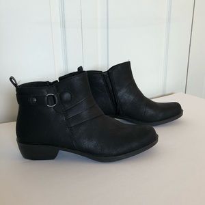 Easy Street Comfort Wave Women’s Boots Size 9M